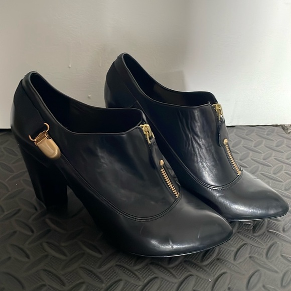 Saks Fifth Avenue black leather booties - size 8M - Picture 2 of 5